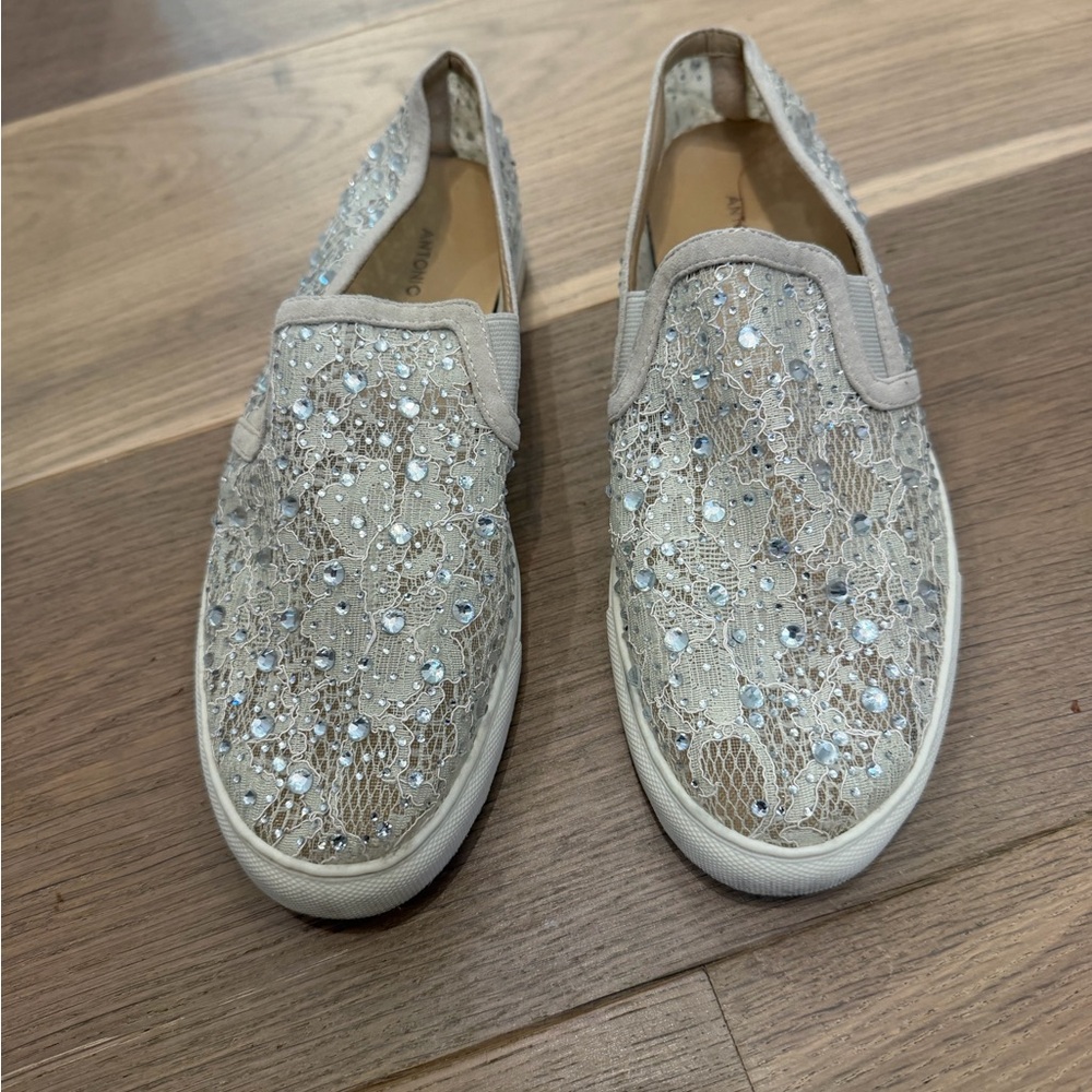 Elegant Lace Slip-On Shoes Antonio melani size 8